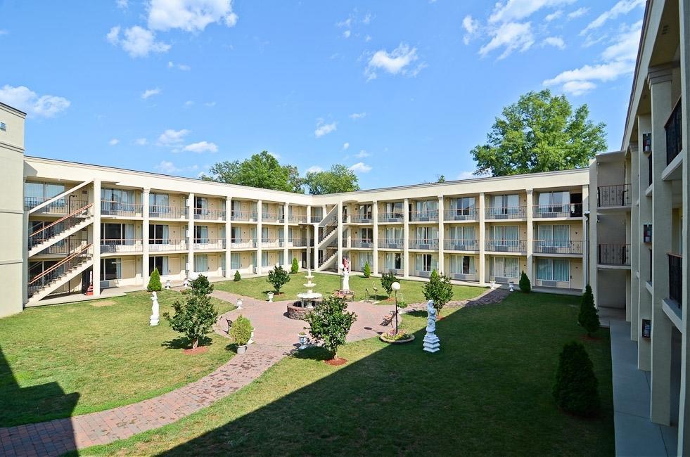 Stayapt Suites Alexandria-Fort Belvoir Exterior photo